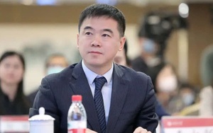 Người đàn ông trải thảm nằm sàn, mượn tiền dưỡng già của mẹ để khởi nghiệp, đến khi trở thành tỷ phú vẫn chỉ mặc vài cái áo cũ, nói không với siêu xe, hàng hiệu 