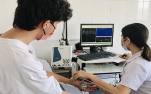 Ngón tay bỗng dưng đau đớn, tê bì mất cảm giác, hoá ra căn bệnh thường gặp của giới văn phòng