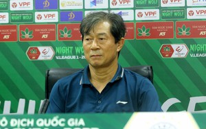 HLV Bae Ji Won đòi 2 quả phạt đền cho Viettel
