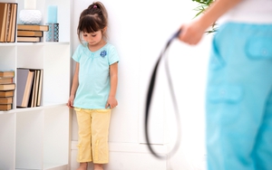 Người cha hối hận khi con trai bất tỉnh sau 2 cái bạt tai: Cảnh báo 5 bộ phận trên cơ thể trẻ tức giận mấy bố mẹ cũng không được đánh