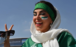 Nơi phụ nữ lần đầu tiên không cần xin phép chồng đi xem World Cup: Từng bị trói buộc bởi luật lệ hà khắc, đàn ông mới là tối thượng