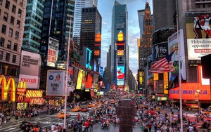 New York và Singapore dẫn đầu danh sách "thành phố đắt đỏ nhất thế giới"