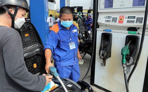 Giá xăng giảm hơn 1.000 đồng/lít