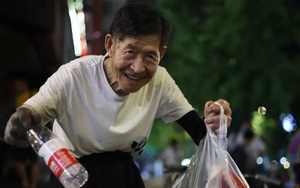 Giảng viên 91 tuổi đi nhặt rác 11 năm để nuôi 7 con vào đại học: Quyết dành chút sức lực còn lại để thắp sáng những cuộc đời tăm tối