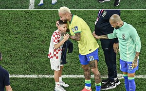 Tan chảy với hình ảnh con trai Perisic 'lau khô nước mắt' Neymar