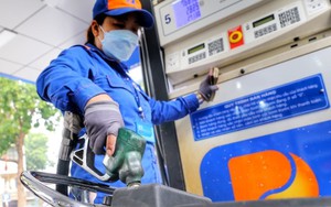 Giá xăng RON95-III giảm 1.500 đồng/lít từ chiều 12/12