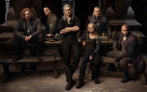 Nhà sản xuất The Witcher khẳng định đội biên kịch luôn tôn trọng nguyên tác, mong khán giả vẫn ủng hộ sau khi Henry Cavill rời phim