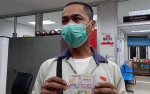 Chia tay vì nghèo, chàng trai si tình mua vé số mừng ngày sinh nhật bạn gái cũ: Phút chốc đổi đời nhờ trúng số độc đắc, có nhiều tiền vẫn quyết làm công nhân