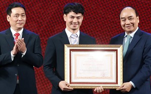 Chủ tịch nước Nguyễn Xuân Phúc dự Lễ kỷ niệm 70 năm Nhà hát Kịch Việt Nam