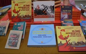 Ra mắt bộ sách kỷ niệm 50 năm chiến thắng 'Hà Nội - Điện Biên Phủ trên không'