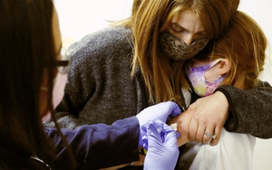 Số trẻ em mắc Covid-19 tăng vọt bất thường tại Mỹ