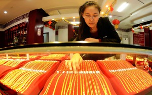 Chiều 15/12, giá vàng châu Á giảm gần 1%