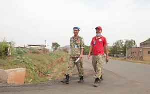 Nghĩa cử đẹp của sĩ quan gìn giữ hòa bình Việt Nam