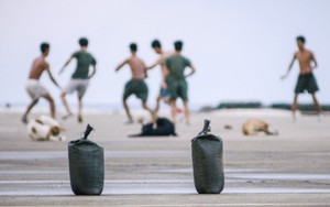 Cuộc đời sau ống kính: Đá bóng ở Trường Sa