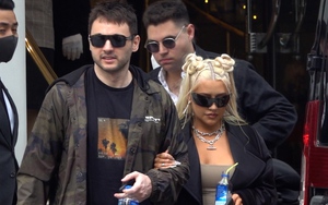 Cực hot: Christina Aguilera và hôn phu xuất hiện cực tình tứ tại Hà Nội!