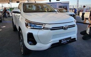 Chi tiết Toyota Hilux BEV: Bản thương mại ra mắt năm sau, đi trước Ford Ranger một bước