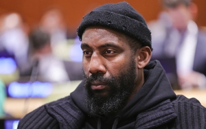 Đối thủ của Kobe Bryant bị cáo buộc bạo hành gia đình