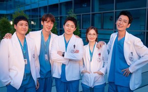 Điểm lại loạt 'siêu anh hùng' mặc áo trắng được khán giả yêu thích trong phim Hàn