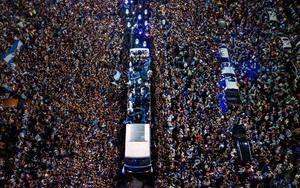 Biển người đón đội tuyển Argentina trở về sau chức vô địch World Cup
