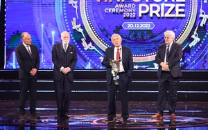 Chủ nhân giải thưởng 3 triệu USD của VinFuture 2022: 5 "huyền thoại" tạo ra Công nghệ mạng toàn cầu - phát minh làm thay đổi vĩnh viễn cả thế giới
