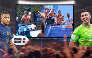 Emiliano Martinez ôm thú bông chế nhạo Mbappe