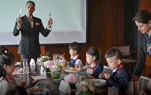 Lớp học quý tộc cho giới nhà giàu Trung Quốc: Chi hàng triệu USD chỉ để học thưởng trà, ăn bánh, hôn gió đúng cách 