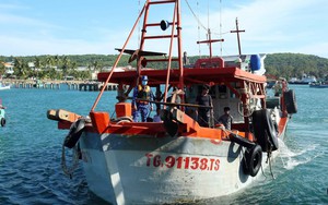 Cảnh sát biển Việt Nam phát hiện tàu chở 70.000 lít dầu DO không rõ nguồn gốc