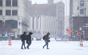Mỹ hủy hàng nghìn chuyến bay do băng giá và bão tuyết