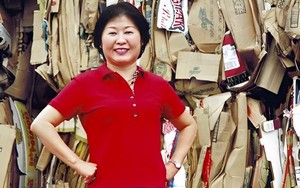 Cuộc đời choáng ngợp của 'Bà hoàng giấy': Từ thu mua phế liệu trở thành người phụ nữ giàu nhất Trung Quốc