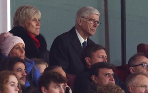 Arsenal thắng West Ham, Arteta tri ân Wenger trong lễ Tặng quà