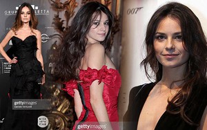 Soi bạn gái Song Joong Ki đi sự kiện: Xa xa thì đẹp chấp cả "hung thần" Getty Images, zoom gần lại lộ hết khuyết điểm