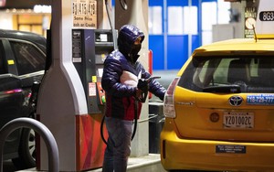 Bão tuyết ở Mỹ khiến giá dầu châu Á tăng