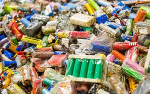 Ô tô điện đang ‘bay cao’, nhưng còn lâu thời điểm tái chế pin của chúng mới tới