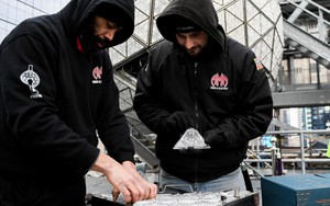 Quả cầu ánh sáng tại Quảng trường Thời đại ở New York được gắn 'Món quà yêu thương' chuẩn bị đón Giao thừa