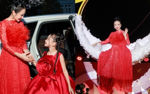 Angela Phương Trinh lần đầu xuất hiện cùng con gái nuôi, gây thót tim với màn đu cần cẩu xuống thảm đỏ