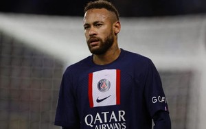 Neymar bị chỉ trích vì 'ăn vạ' thô thiển khi trở lại PSG