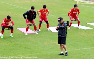 Bóng đá Việt Nam trưa ngày 3/12: Tuyển Việt Nam tập buổi đầu tại Vũng Tàu