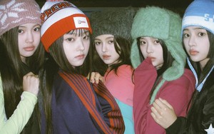 Năm mới, 'tân binh' NewJeans tiếp tục bùng nổ với 'OMG'