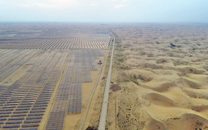 Trung Quốc xây dựng cơ sở năng lượng Mặt Trời và điện gió lớn ở sa mạc