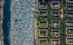 Chùm ảnh: Khi khu ổ chuột ngay sát bên phố nhà giàu, sự đối lập quá rõ rệt khiến người xem giật mình