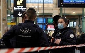 Pháp bắt giữ 2 đối tượng dọa đánh bom tại Paris