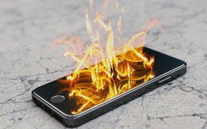 Nổ điện thoại, nam bệnh nhân 14 tuổi nát bàn tay trái