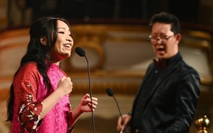 Mỹ Anh 2 lần hát với dàn nhạc giao hưởng đều gây tranh cãi: Dù rất cố gắng nhưng vẫn bị "nuốt chửng"?
