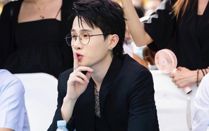 Tranh cãi chuyện Jack đi G63 hơn chục tỷ xuống quê nghèo làm từ thiện cùng ê-kíp hùng hậu