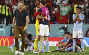 Tây Ban Nha, cầm bóng để làm gì?