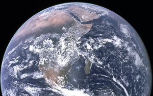 Kỷ niệm 50 năm ngày NASA chụp tấm ảnh Trái Đất trứ danh và thay đổi cách nhân loại nhìn nhận Địa Cầu