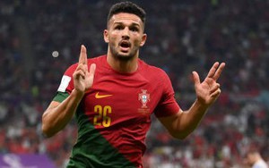 Cầu thủ đầu tiên lập hat-trick ở World Cup, đẩy Ronaldo lên ghế dự bị, là ai?