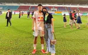 Người yêu hậu vệ HAGL khoe vòng 1 bốc lửa