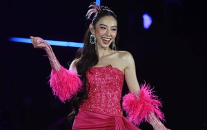 Hoa hậu Thùy Tiên vừa catwalk vừa nhảy cực cháy trong đêm countdown mừng năm mới 2023