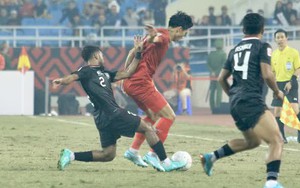 Thua đau, CĐV Indonesia tấn công Facebook của Văn Hậu